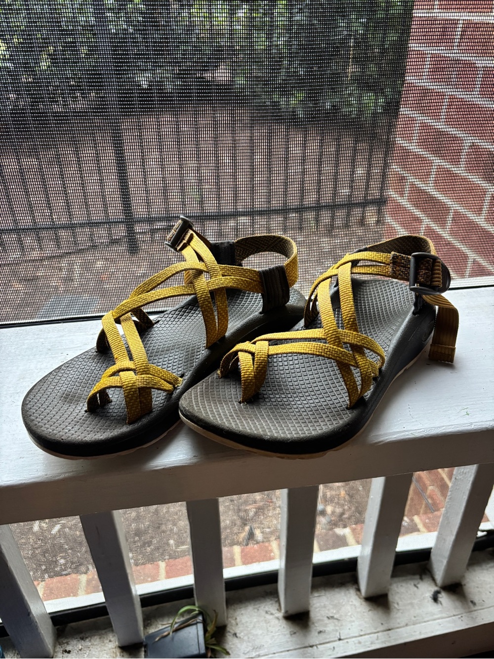 Chaco sandals women size 7 - yellow cloud